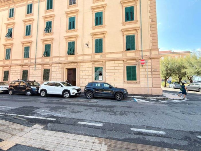 Appartamento con 6 locali in vendita in Via Corsica, Accademia Terrazza Mascagni, Livorno