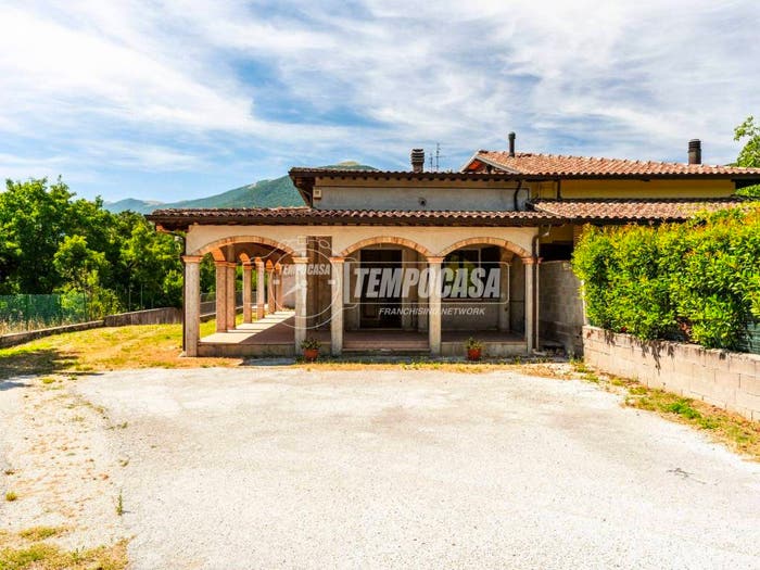 Casa quadrilocale in vendita in Strada Provinciale, Esanatoglia