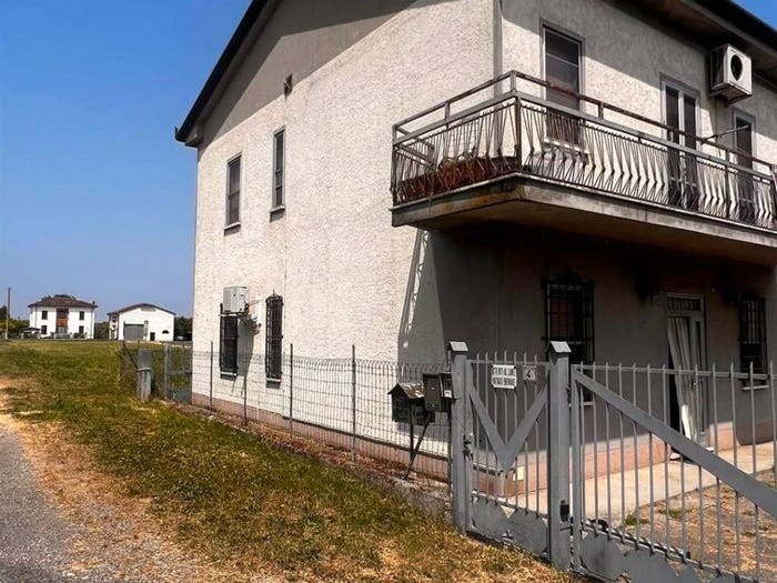 Casa con 6 locali in vendita in Motteggiana
