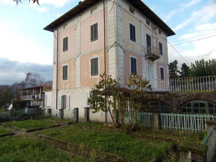 Casa con 6 locali in vendita in Loc Montatella No Number, Barga