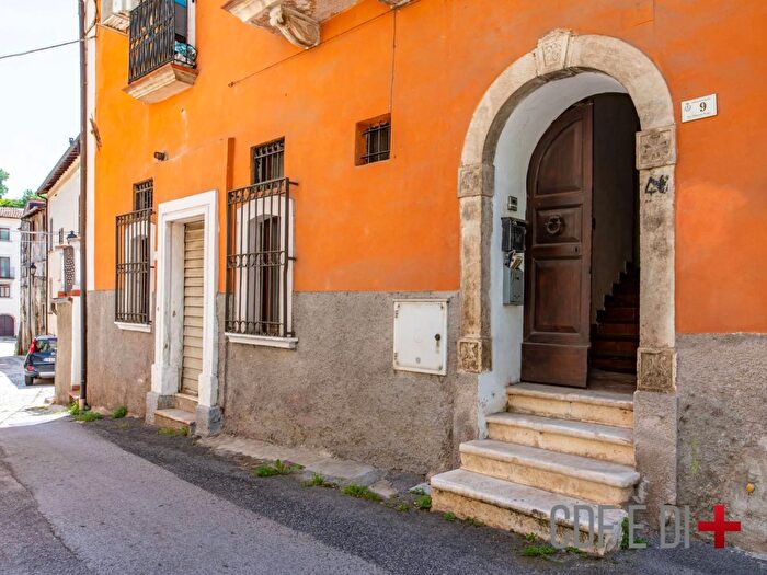 Appartamento trilocale in vendita in Via Umberto I, Borgorose