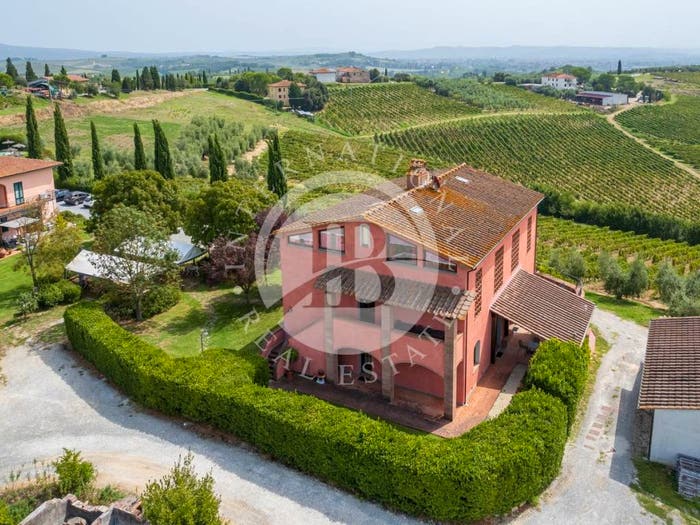 Casa con 6 locali in vendita in Cerreto Guidi