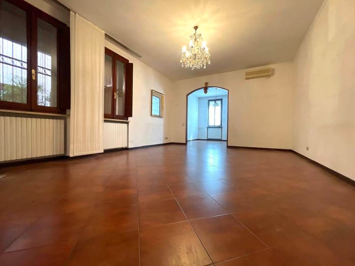 Appartamento con 6 locali in vendita in Via Dottrina Cristiana, Centro, Mantova
