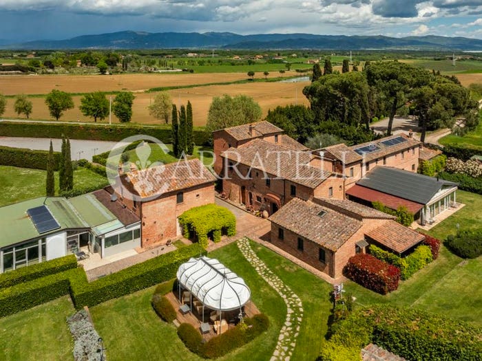 Casa con 6 locali in vendita in via della rinascita, Petrignano, Castiglione del Lago