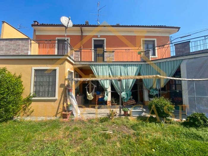 Casa quadrilocale in vendita in Via Roma, Pertengo