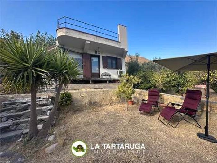 Casa trilocale in vendita in Via Carità, Furci Siculo