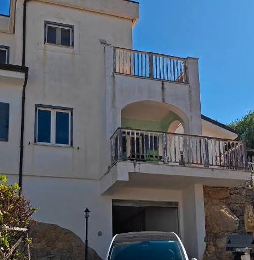 Casa con 6 locali in vendita in Viale Magna Grecia, Lungomare Capocolonna, Crotone