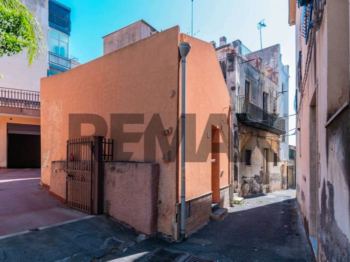 Casa bilocale in vendita in Vico Scialba, Centro Storico, Acireale