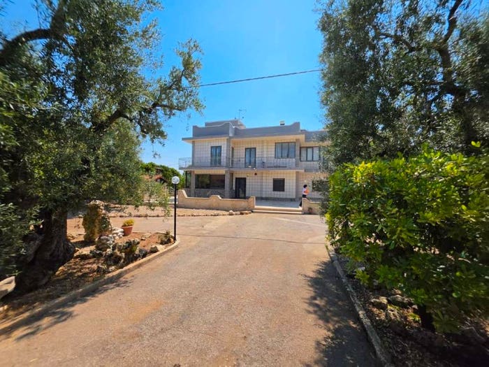Casa con 6 locali in vendita in via S Andrea, Bisceglie