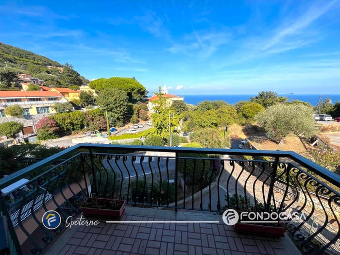 Appartamento trilocale in vendita in Via Bonini, Bergeggi