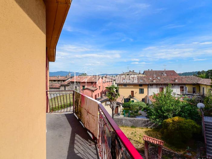 Appartamento trilocale in vendita in Via San Maurizio, Centro, Erba