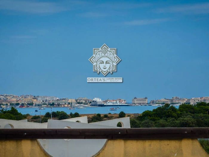 Casa con 6 locali in vendita in Via dell'airone SNC, Carrozziere Sacramento, Siracusa