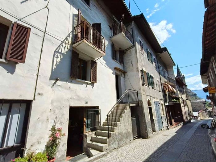 Casa con 6 locali in vendita in via chanoux, Centro, Chambave