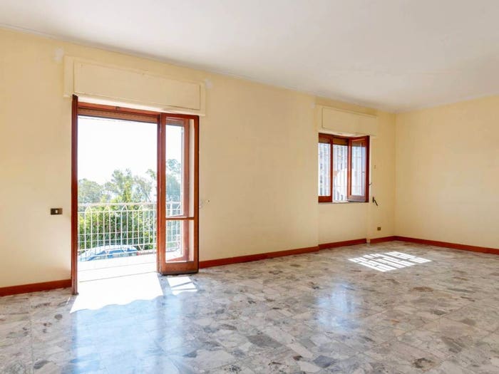 Appartamento quadrilocale in vendita in Via Bernardo Cavallino, Zona Ospedaliera, Napoli