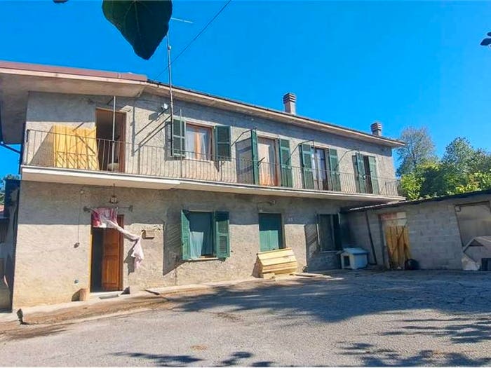 Casa con 6 locali in vendita in Roccavignale