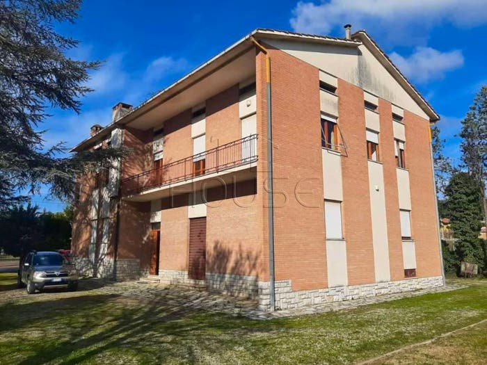Casa quadrilocale in vendita in Via dell' industria, Montone