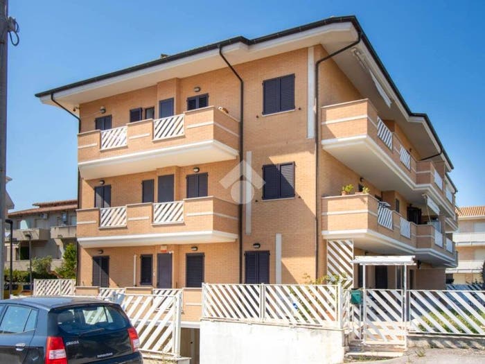 Appartamento trilocale in vendita in Contrada Canale, Salvano, Fermo