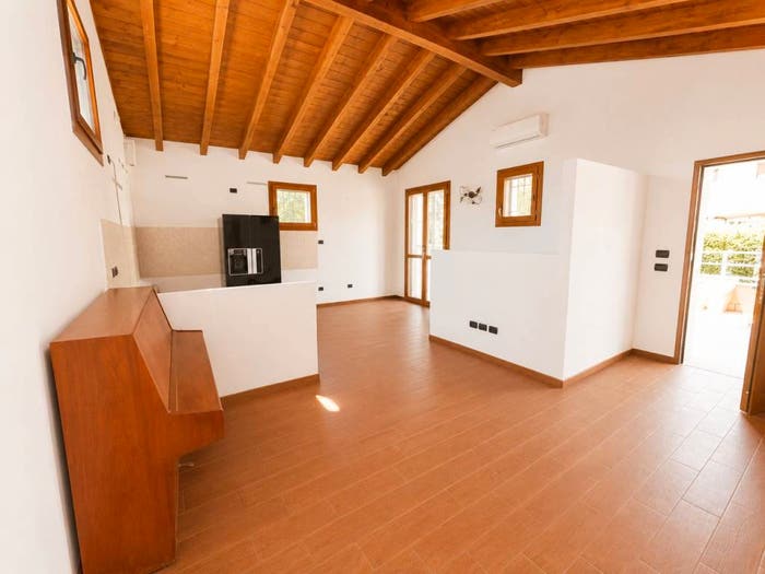 Casa quadrilocale in vendita in Via Sant'Antonio, Ronco Briantino