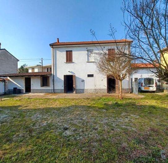 Casa quadrilocale in vendita in Via Stazione, Torre Beretti, Torre Beretti e Castellaro