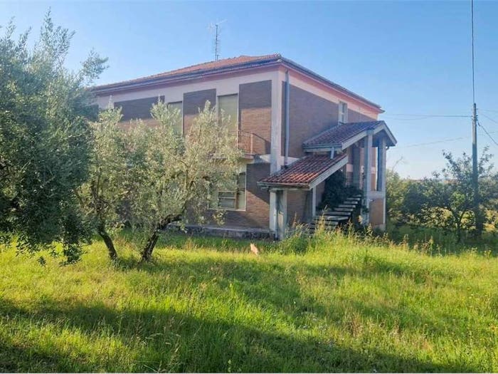 Casa con 5 locali in vendita in via Vallemiccina, Tecchiena, Alatri