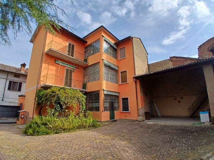 Casa con 6 locali in vendita in Via Vittorio Veneto, Redavalle