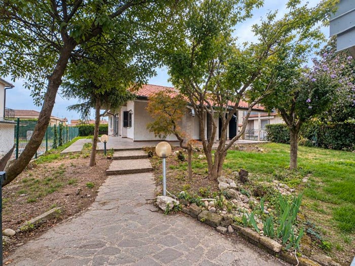 Casa quadrilocale in vendita in Via Leonardo da Vinci, Centro, Castrezzato