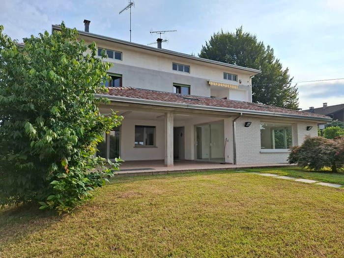 Casa con 6 locali in vendita in Centro, Gozzano