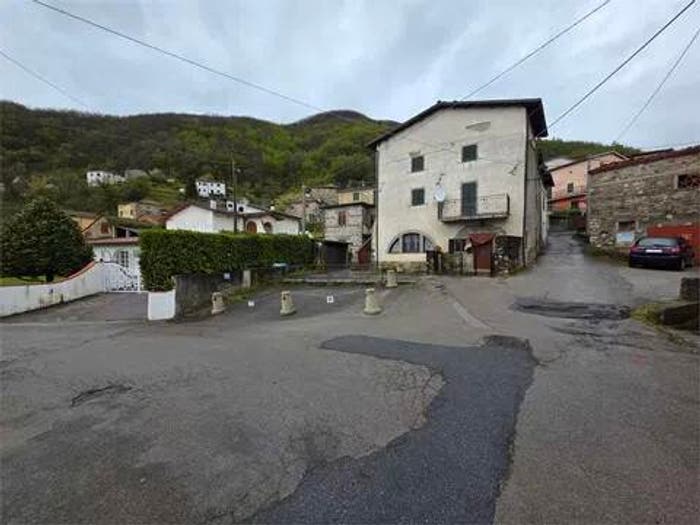 Casa con 6 locali in vendita in Via San Leonardo No Number, Piazza al Serchio