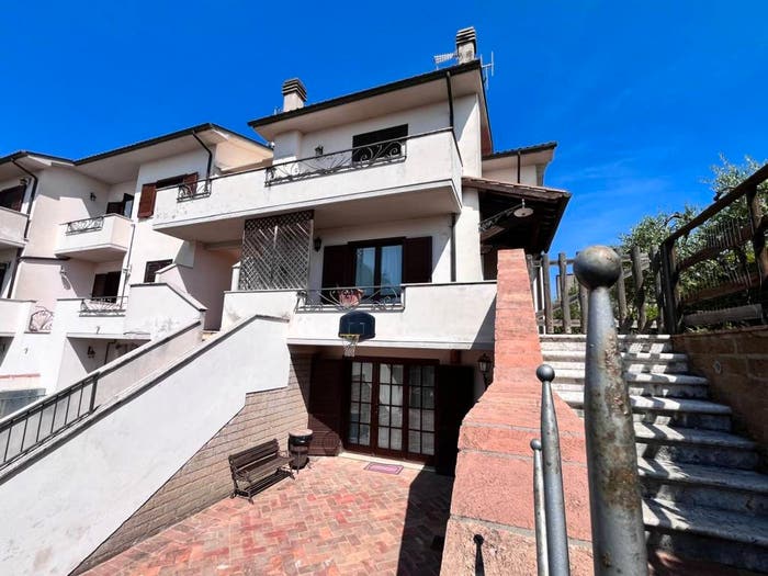 Casa con 6 locali in vendita in Via Giacomo Brodolini, Centro, Pitigliano
