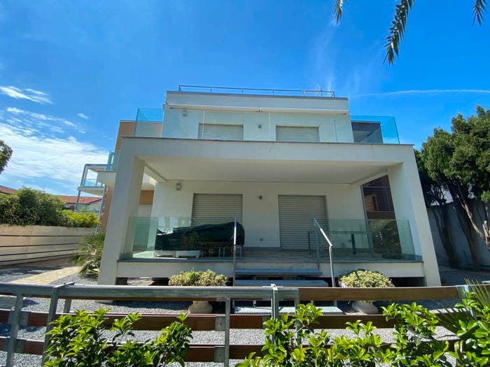Casa trilocale in vendita in Via Generale Ardoino, Centro, Diano Marina