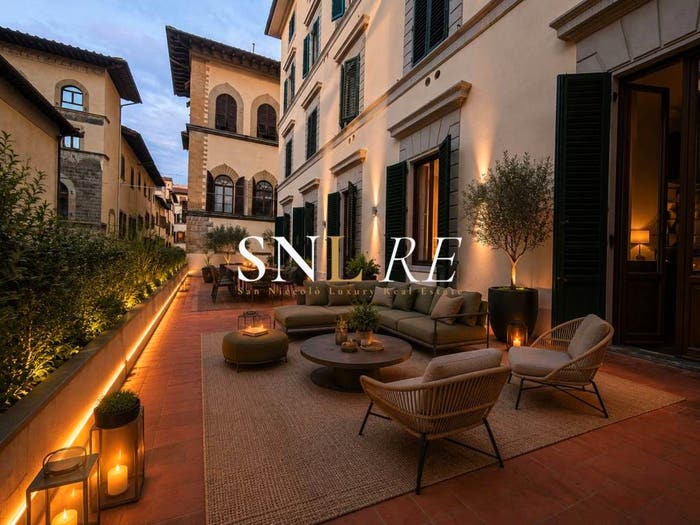 Appartamento con 6 locali in vendita in Borgo degli Albizi, Duomo, Firenze