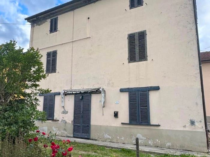 Casa con 6 locali in vendita in Larciano