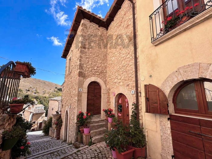 Appartamento bilocale in vendita in Via Carlo del Prete, Santo Stefano di Sessanio