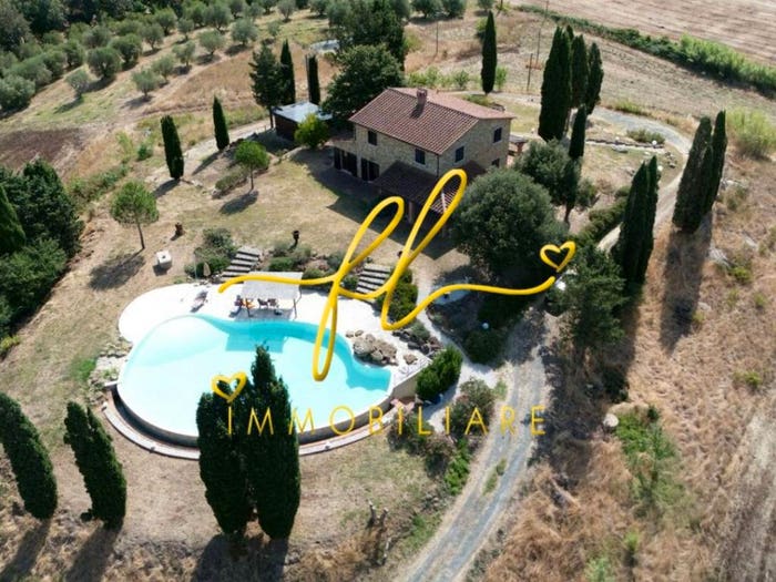 Casa con 6 locali in vendita in Guardistallo