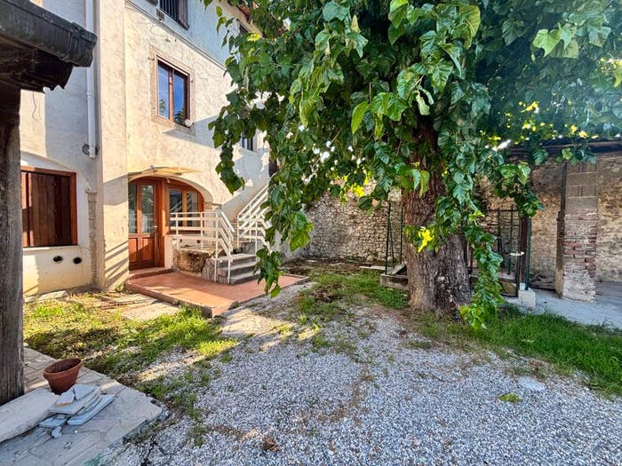 Casa con 6 locali in vendita in Via dei Perabò, Raschiaccio, Faedis