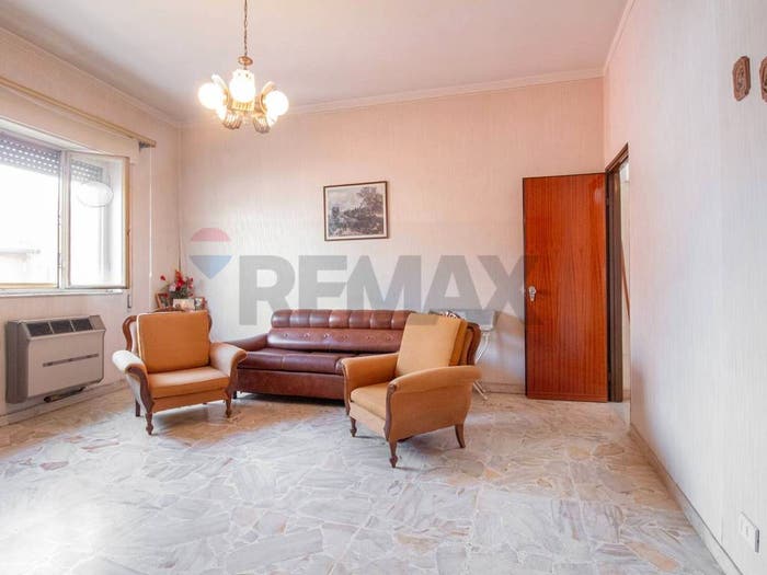 Casa con 6 locali in vendita in via livorno, Biancavilla