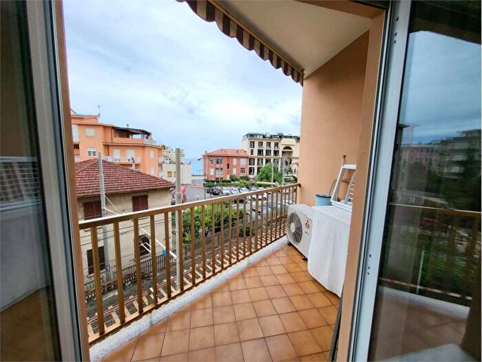 Appartamento con 5 locali in vendita in via general Cantore, Centro, Bordighera