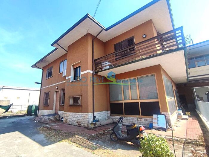 Casa con 6 locali in vendita in Via Risorgimento, Centro, Monsummano Terme