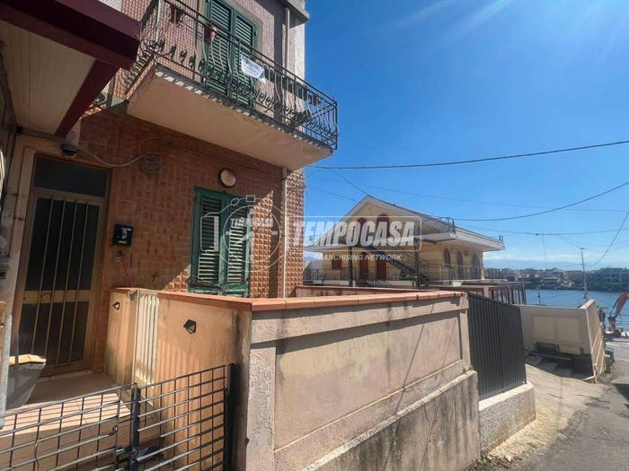 Casa quadrilocale in vendita in Via Consolare Pompea, Ganzirri, Messina