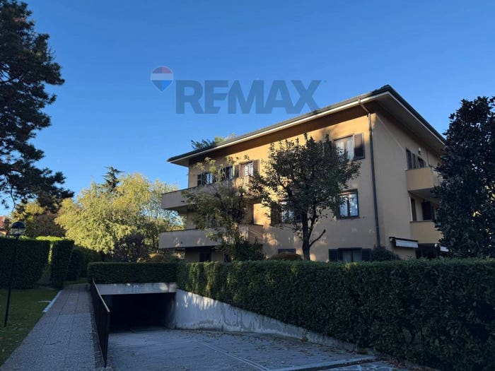 Appartamento trilocale in affitto in Via Manzoni, Lesmo