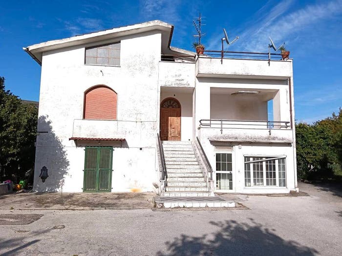 Casa con 6 locali in vendita in Via Pizzola, Arienzo