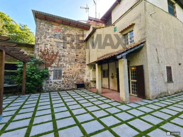 Casa con 6 locali in vendita in Via Frascale Esche, Caianello