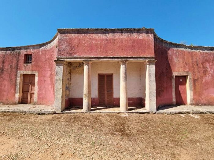 Casa con 10 locali in vendita in Strada Provinciale Surbo Casalabate, Lecce