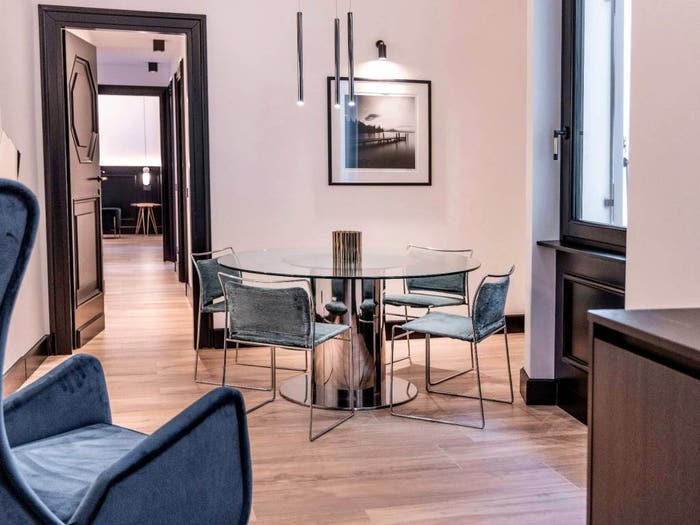 Appartamento trilocale in vendita in Via Lungolago Regina Adelaide, Garda