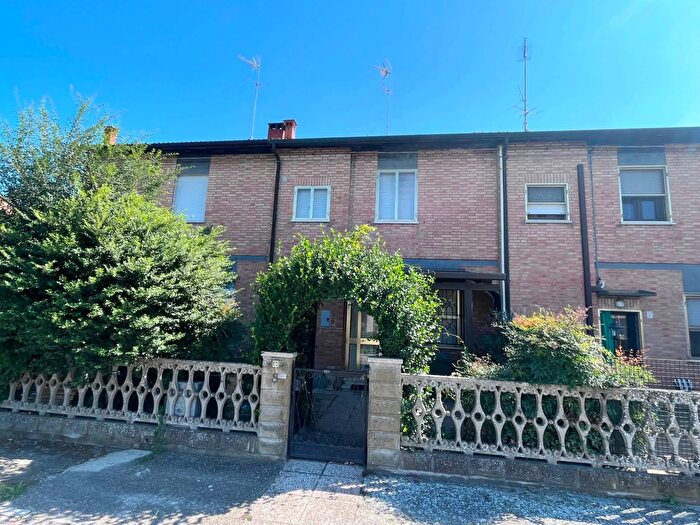 Casa con 5 locali in vendita in Tresignana