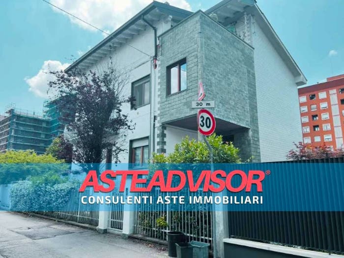 Appartamento quadrilocale in vendita in Via Vincenzo Bellini, Centro, Bollate