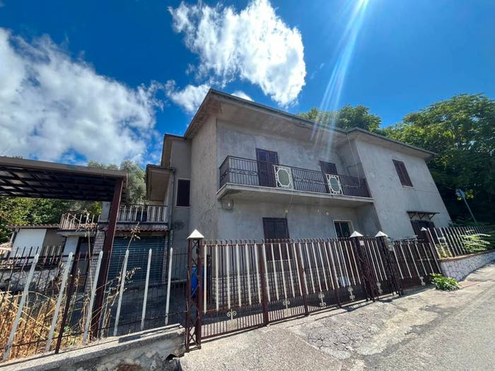 Casa con 5 locali in vendita in Strada Provinciale AlatriFumoneFerentino, Fumone