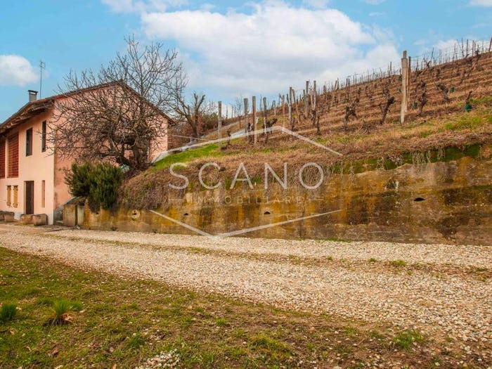 Casa con 6 locali in vendita in Frazione Madonna di Como, Località Serre Madonna di Como, Alba