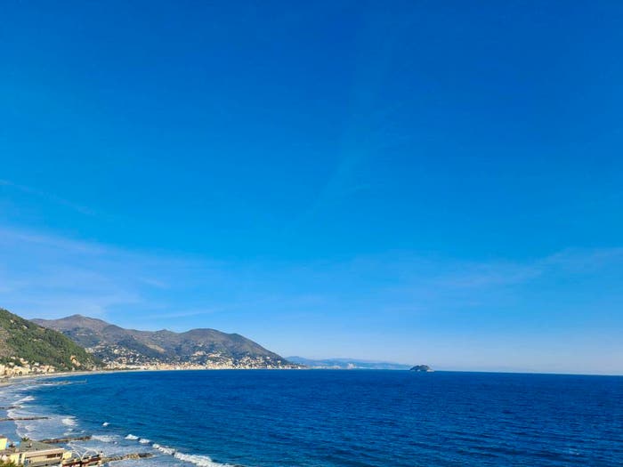 Appartamento trilocale in vendita in Via dei Pini, Laigueglia