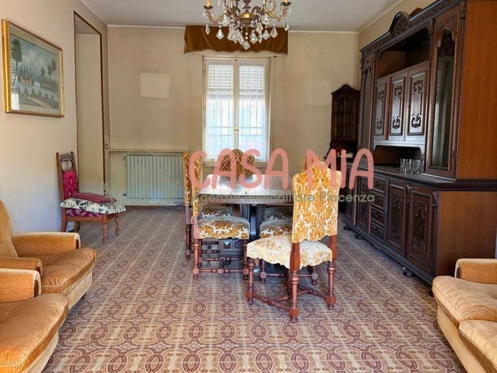 Casa con 6 locali in vendita in piazza municipio, Centro, Piozzano